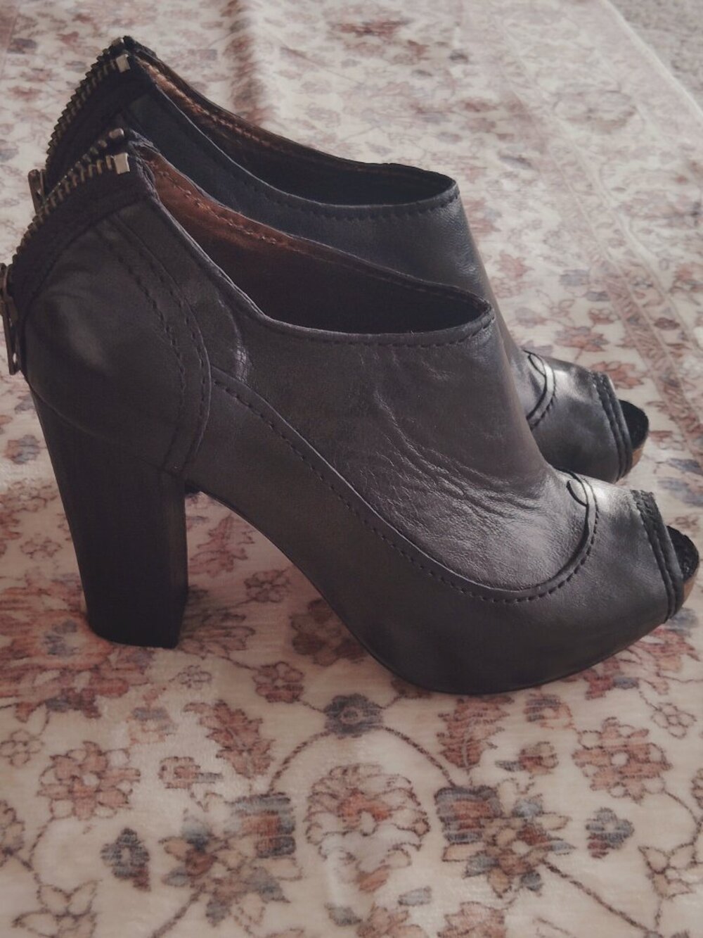 Size 10 black leather Apepazza ankle boots